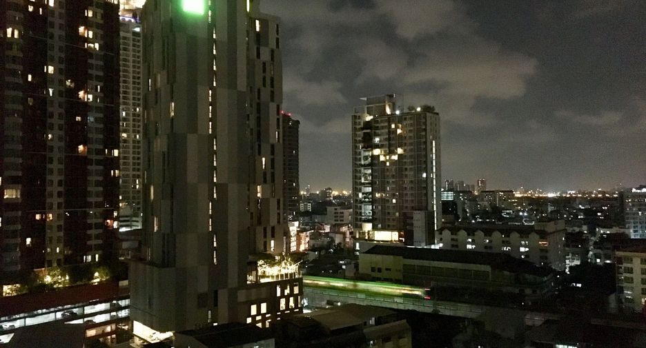 For rent 2 bedrooms condo in Khlong Toei, Bangkok