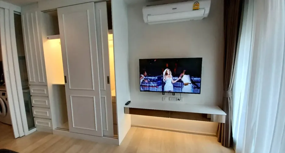 For rent studio condo in Pathum Wan, Bangkok