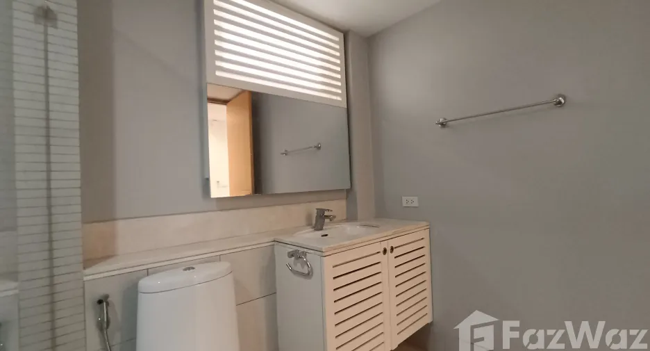 For rent 2 bedrooms apartment in Watthana, Bangkok
