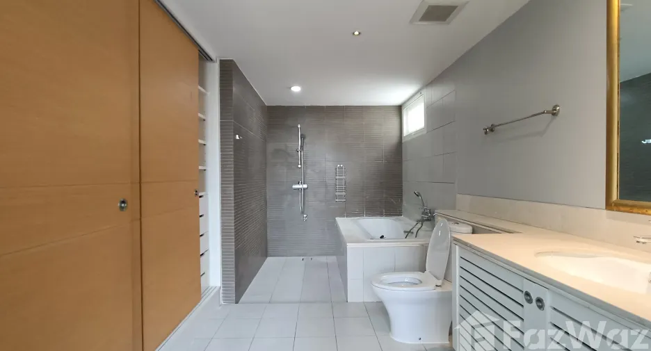 For rent 2 bedrooms apartment in Watthana, Bangkok