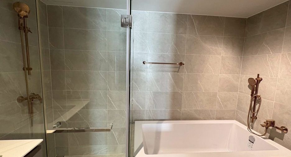 For rent 2 bedrooms condo in Watthana, Bangkok