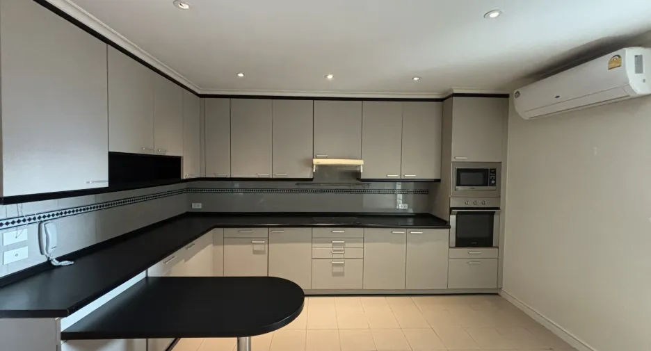Apartment zur Miete mit 3 Zimmer in Watthana, Bangkok