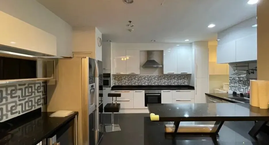 For rent 2 bedrooms condo in Khlong Toei, Bangkok