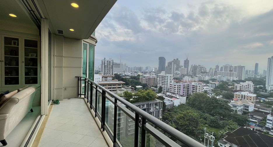 For rent 2 ベッドルーム condo in Watthana, Bangkok