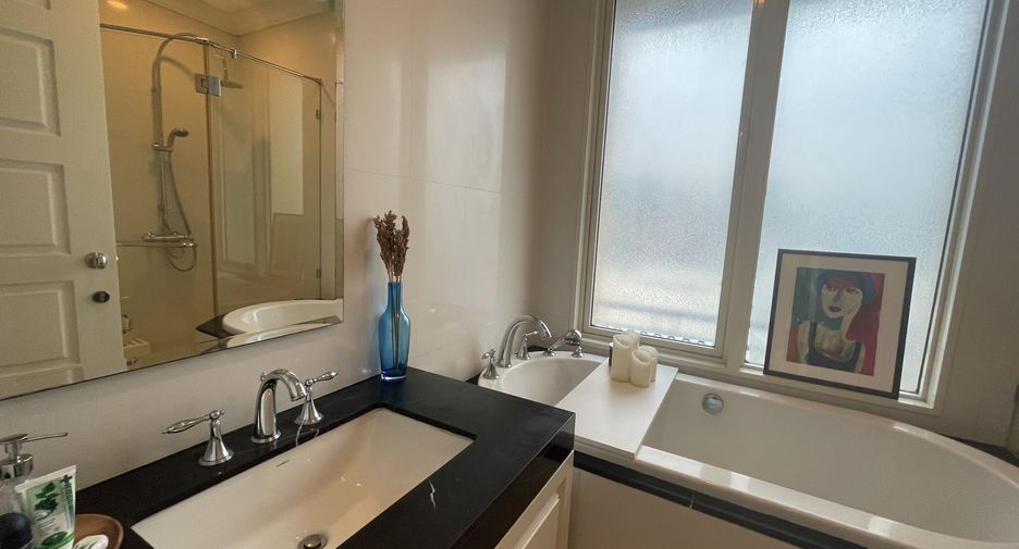 For rent 2 ベッドルーム condo in Watthana, Bangkok