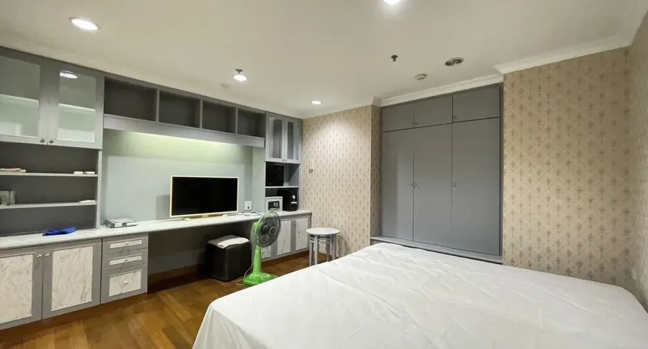 For rent 2 bedrooms condo in Khlong Toei, Bangkok