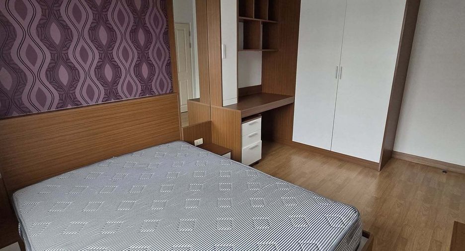 For rent 3 bedrooms townhouse in Bang Phli, Samut Prakan