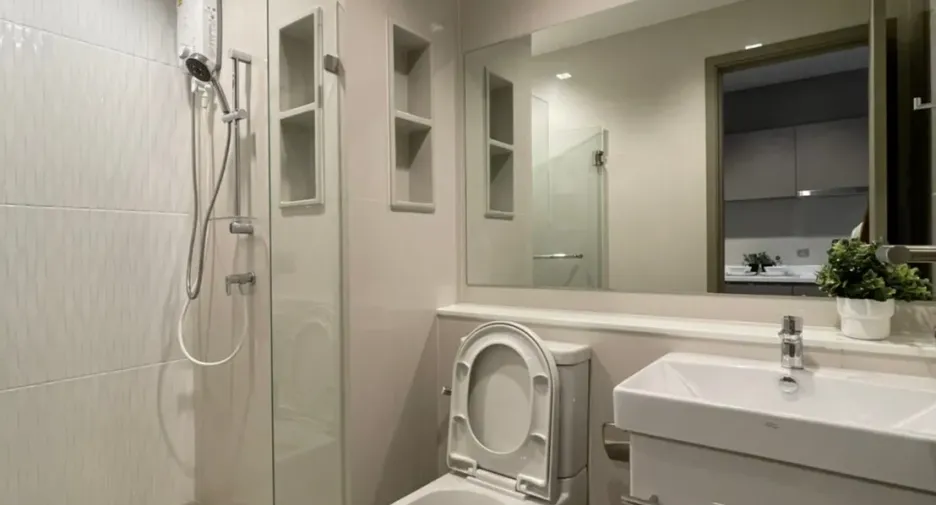 Wohnung zur Miete mit Studio in Huai Khwang, Bangkok