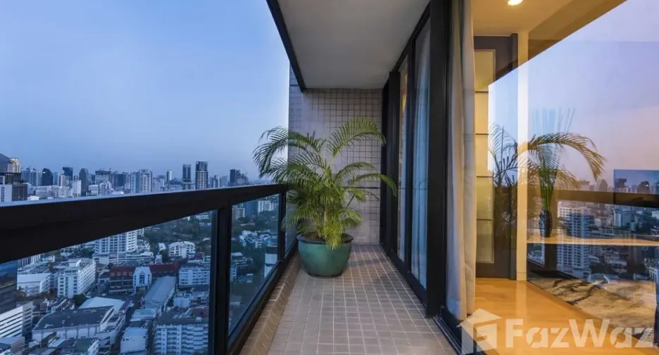 For rent 2 bedrooms apartment in Khlong Toei, Bangkok
