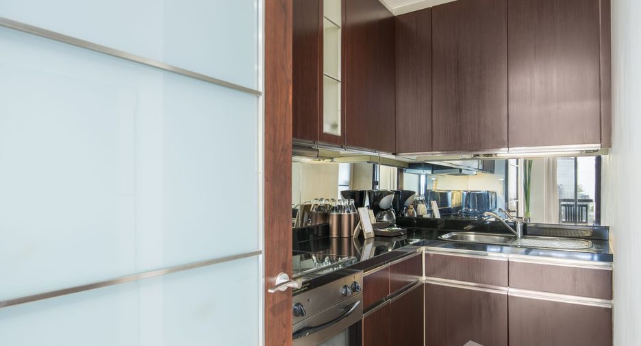 For rent 2 bedrooms apartment in Khlong Toei, Bangkok