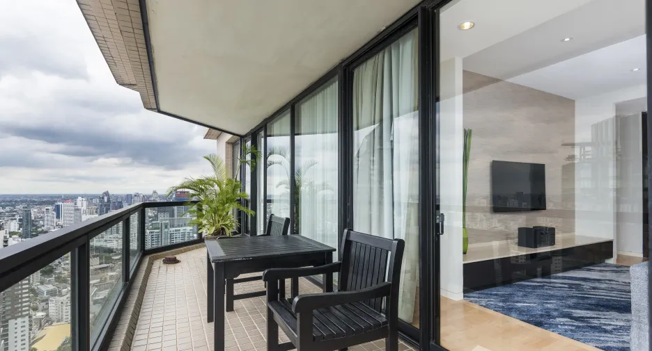 For rent 2 bedrooms apartment in Khlong Toei, Bangkok