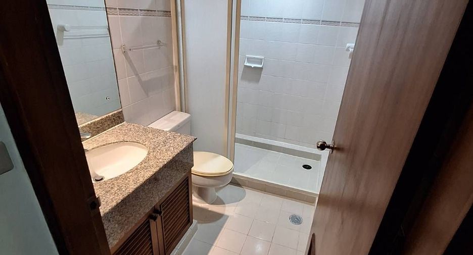 For rent 2 bedrooms apartment in Khlong Toei, Bangkok
