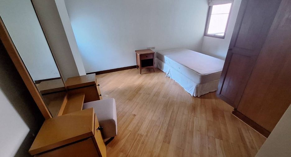 For rent 2 bedrooms apartment in Khlong Toei, Bangkok