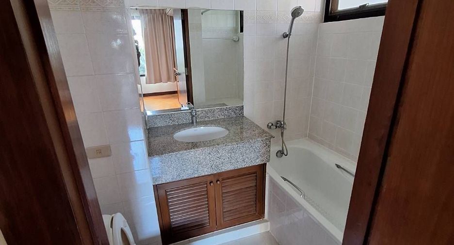 For rent 2 bedrooms apartment in Khlong Toei, Bangkok