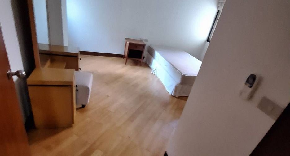For rent 2 bedrooms apartment in Khlong Toei, Bangkok