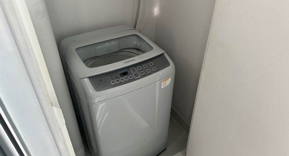Condo en alquiler de 2 habitaciones en Phra Khanong, Bangkok
