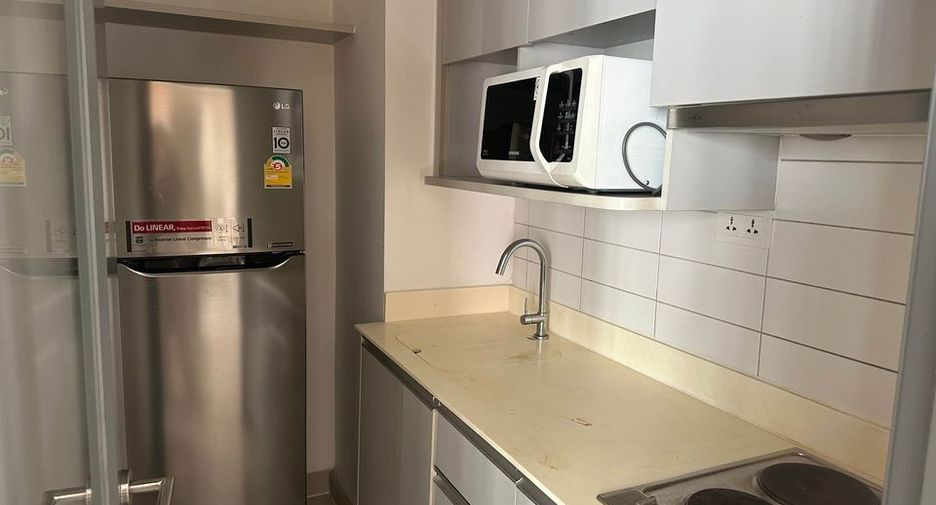 Condo en alquiler de 2 habitaciones en Phra Khanong, Bangkok