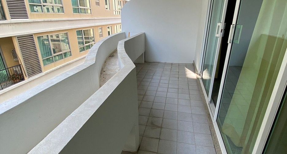 For rent 2 bedrooms apartment in Watthana, Bangkok