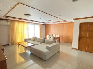 For rent 2 bedrooms apartment in Watthana, Bangkok