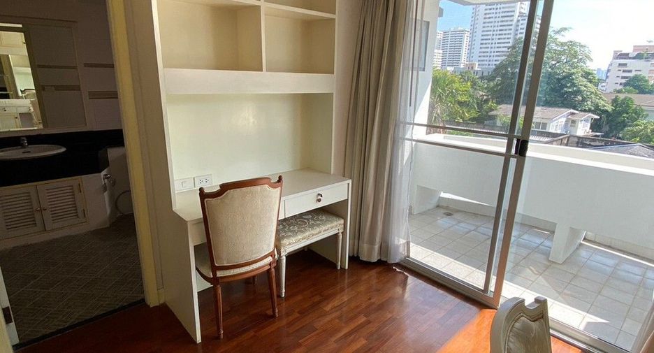 For rent 2 bedrooms apartment in Watthana, Bangkok