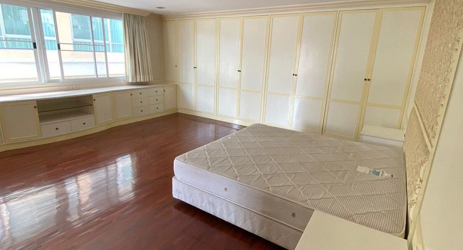 For rent 2 bedrooms apartment in Watthana, Bangkok