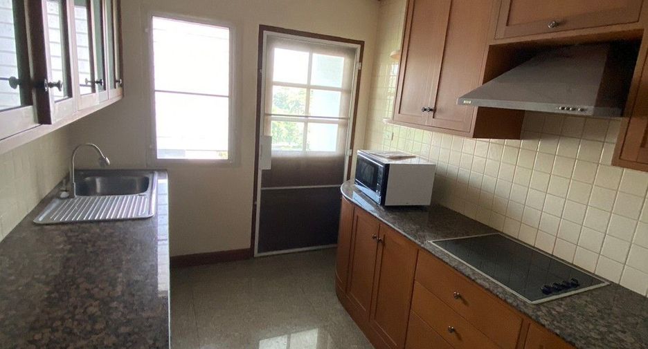 For rent 2 bedrooms apartment in Watthana, Bangkok