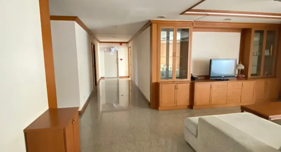 For rent 2 bedrooms apartment in Watthana, Bangkok