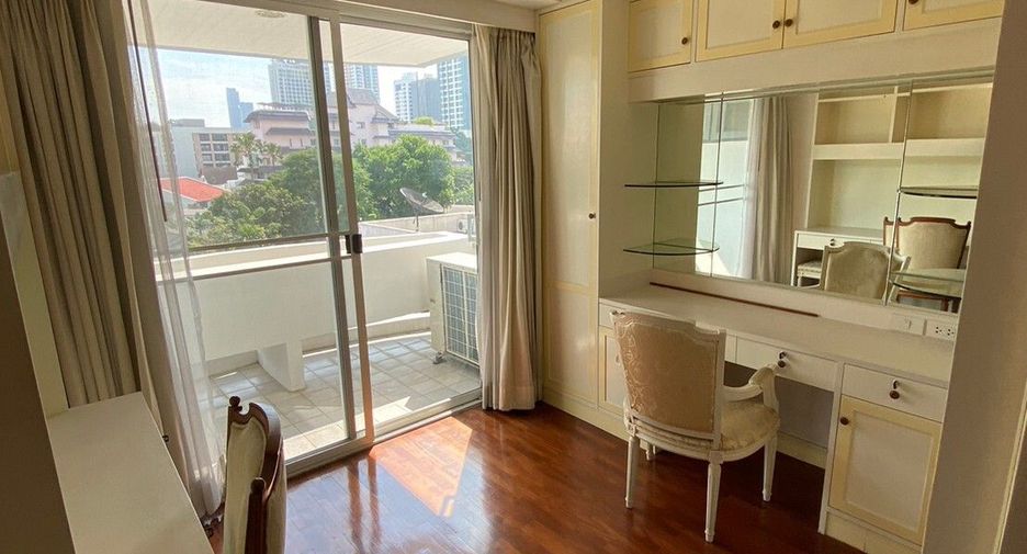 For rent 2 bedrooms apartment in Watthana, Bangkok