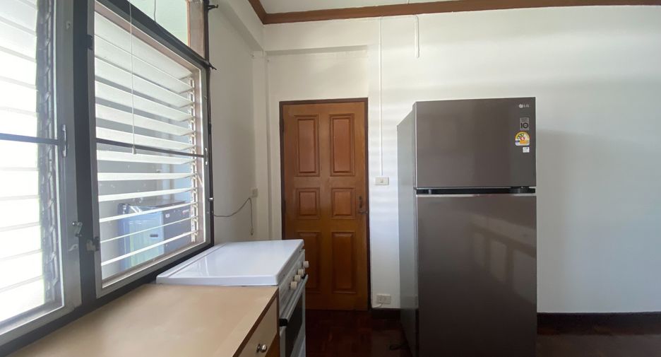 For rent 3 bedrooms apartment in Khlong Toei, Bangkok