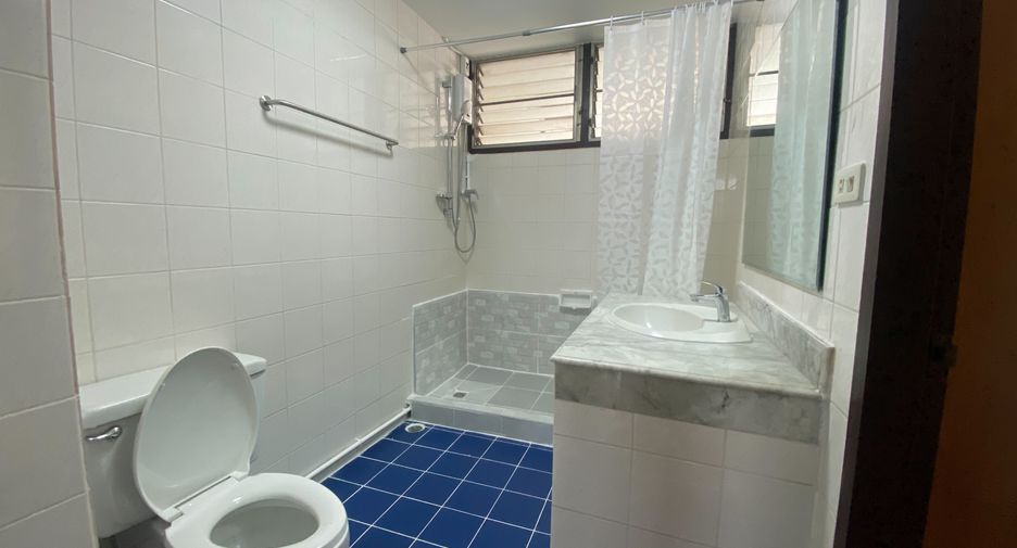 For rent 3 bedrooms apartment in Khlong Toei, Bangkok