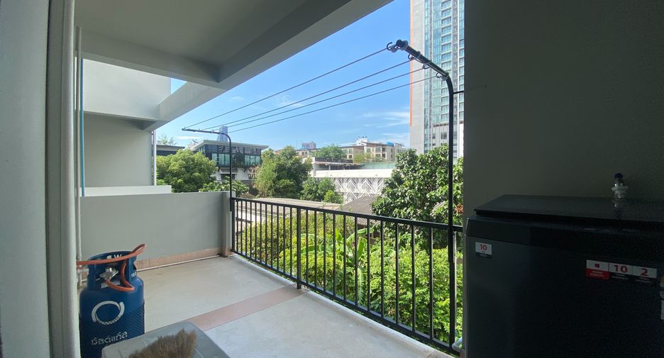 For rent 3 bedrooms apartment in Khlong Toei, Bangkok