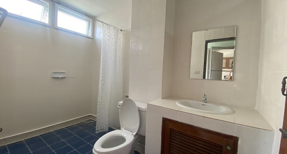 For rent 3 bedrooms apartment in Khlong Toei, Bangkok