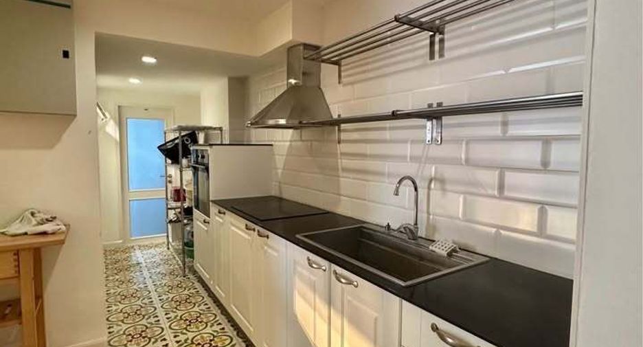 For rent 2 bedrooms condo in Huai Khwang, Bangkok