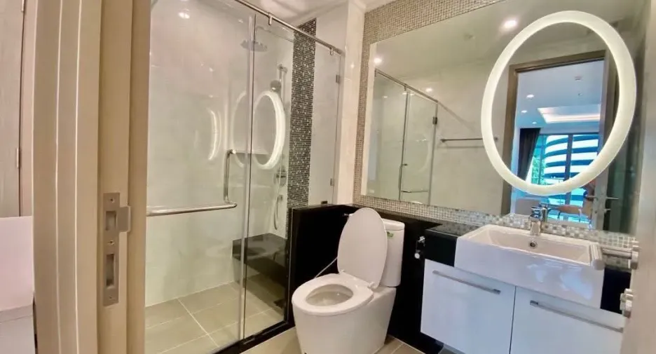 For rent 2 bedrooms condo in Watthana, Bangkok