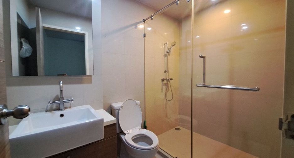 For rent 2 bedrooms condo in Khlong San, Bangkok