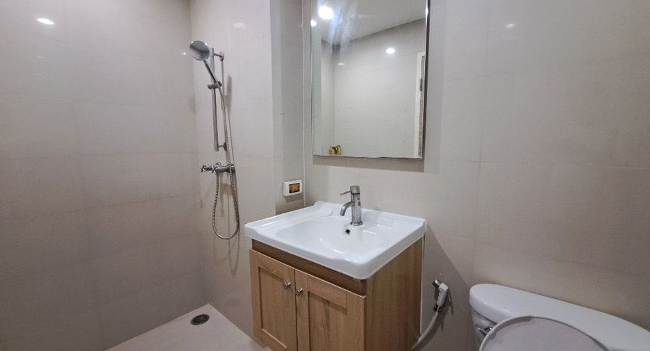 For rent 2 bedrooms condo in Khlong San, Bangkok