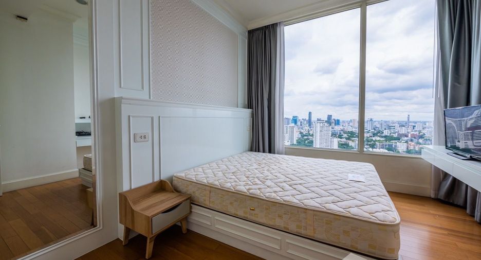 For rent 2 bedrooms condo in Watthana, Bangkok