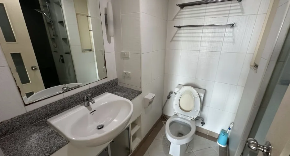 For rent 2 bedrooms condo in Watthana, Bangkok