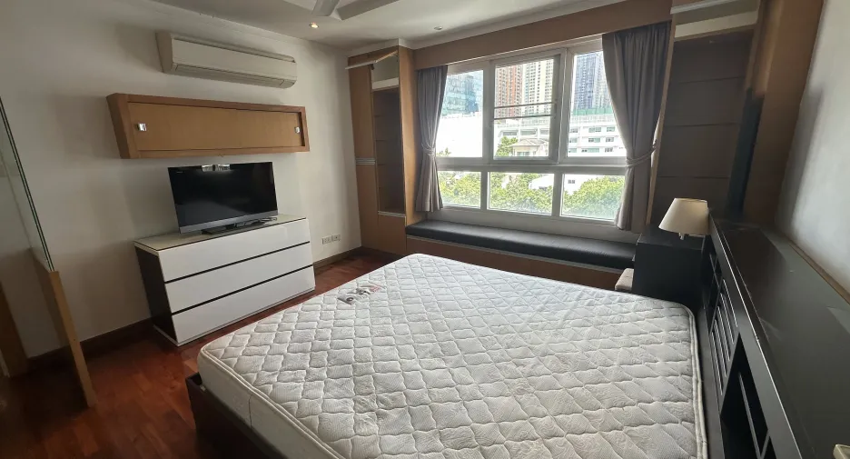 For rent 2 bedrooms condo in Watthana, Bangkok