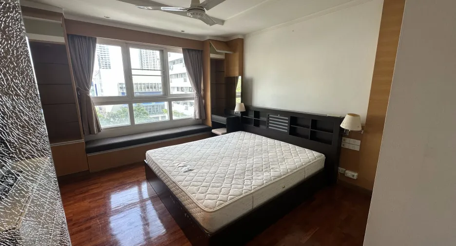 For rent 2 bedrooms condo in Watthana, Bangkok