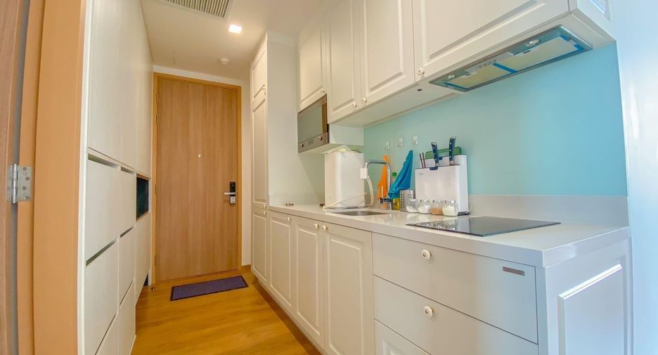 For rent 3 bedrooms condo in Watthana, Bangkok