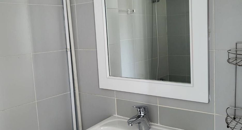Condo en alquiler de 3 habitaciones en Watthana, Bangkok