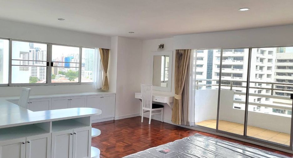 Condo en alquiler de 3 habitaciones en Watthana, Bangkok