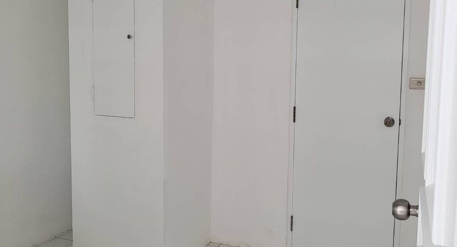 Condo en alquiler de 3 habitaciones en Watthana, Bangkok