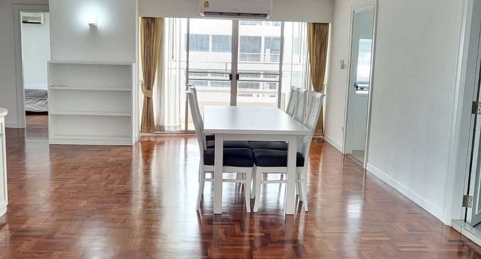 Condo en alquiler de 3 habitaciones en Watthana, Bangkok