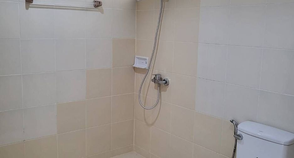 Condo en alquiler de 3 habitaciones en Watthana, Bangkok