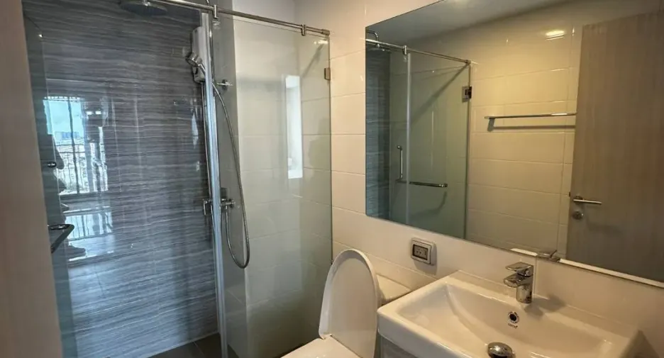 For rent 1 bed condo in Mueang Samut Prakan, Samut Prakan
