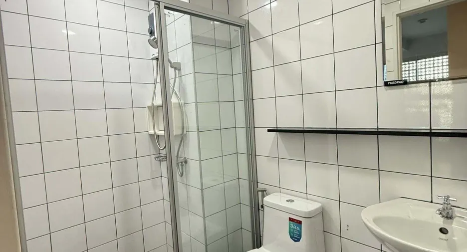 For rent 1 bed condo in Mueang Samut Prakan, Samut Prakan