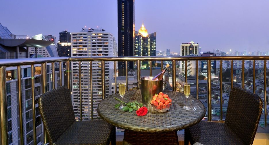 For rent 2 bedrooms apartment in Watthana, Bangkok