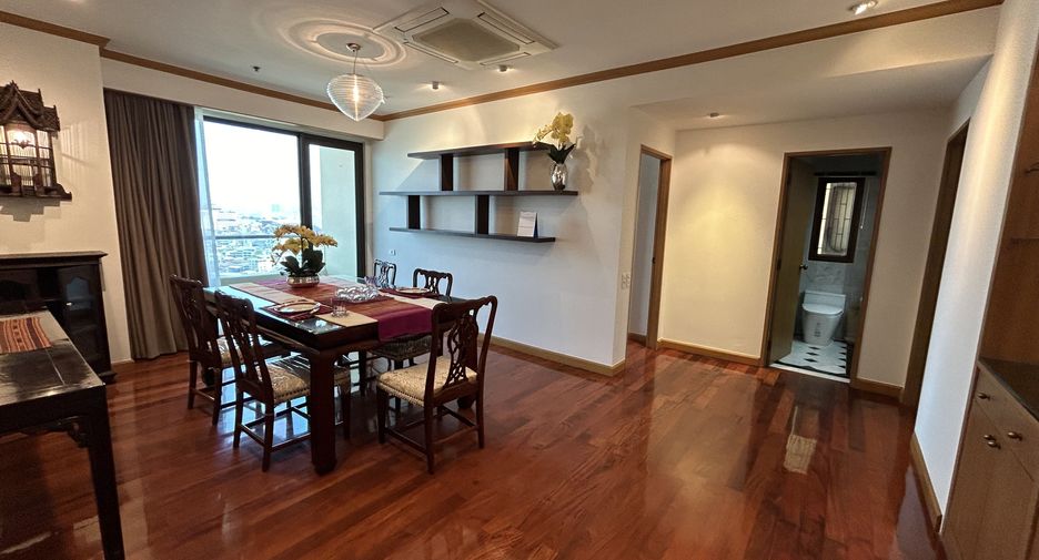 Wohnung zur Miete mit 3 Zimmer in Khlong San, Bangkok